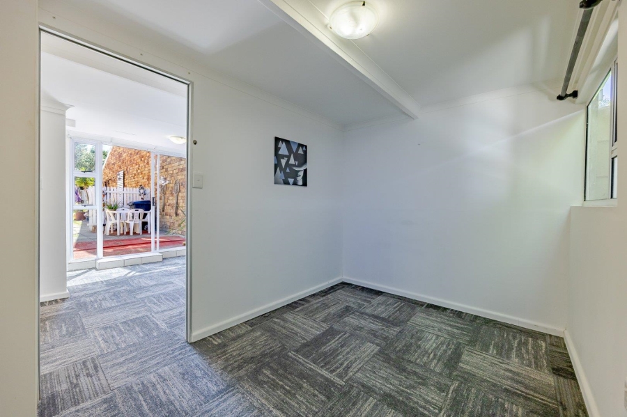 4 Bedroom Property for Sale in Kirstenhof Western Cape